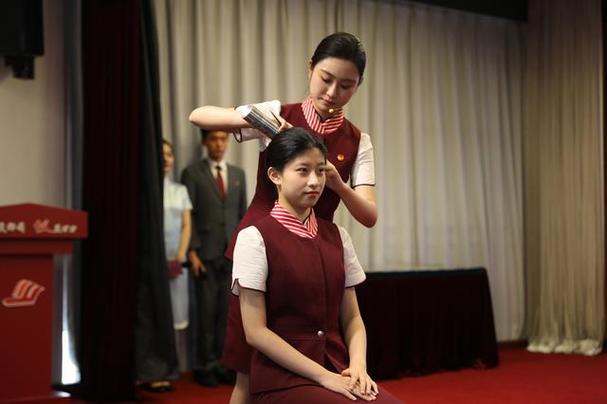 將禮儀教育寫(xiě)進(jìn)課表里，這所中職校創(chuàng)新德育教育新模式培養(yǎng)合格準(zhǔn)民航禮儀服務(wù)